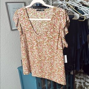NWT Black Tape Pink Floral V-Neck Ruffle Sleeve Top Size M